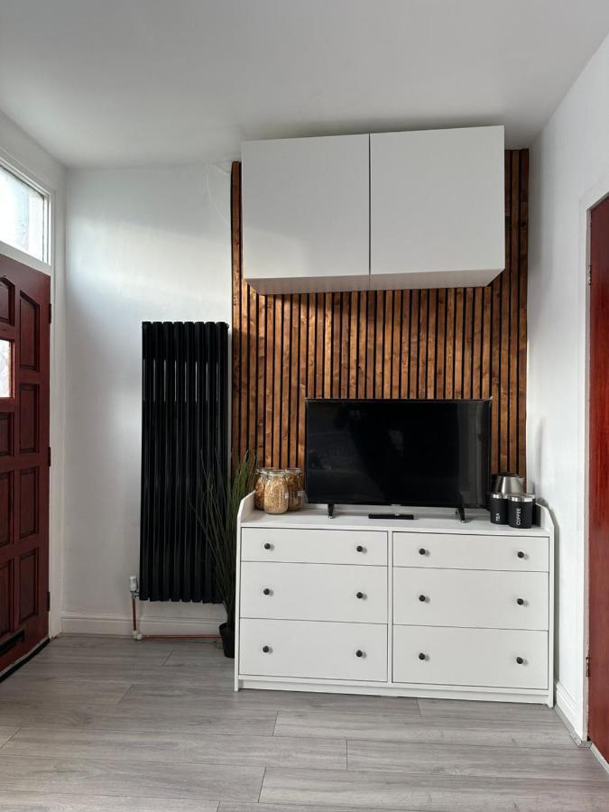 Modern En Suite Bedroom Close To City Centre Λιντς Εξωτερικό φωτογραφία